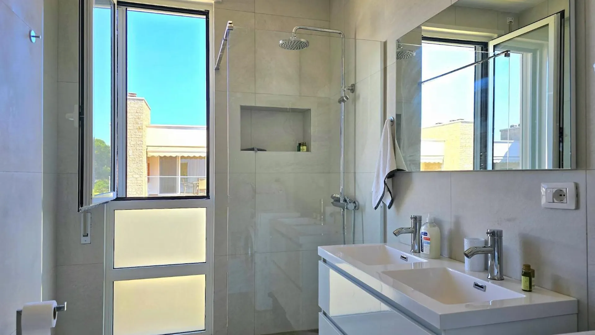Comfort & Convenience By The Coast Plazhi San Pietro 0*,  Albania